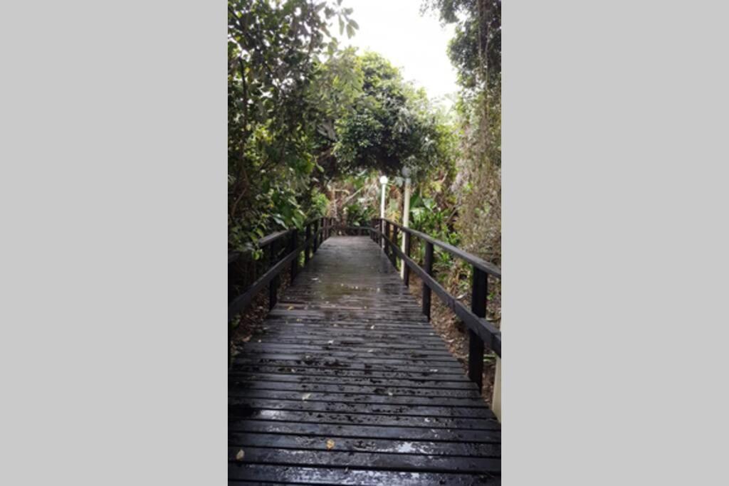 Direct Access To The Beach Port Edward Luaran gambar