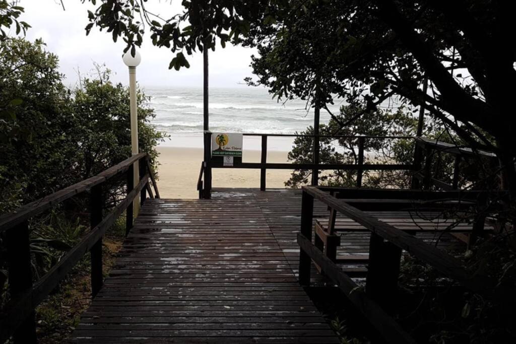 Direct Access To The Beach Port Edward Luaran gambar